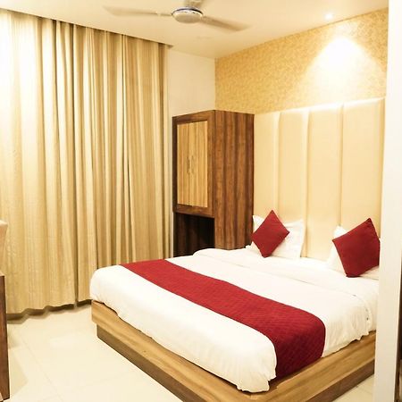 Hotel Malhotra Inn 50 Meter From Golden Temple アムリトサル エクステリア 写真