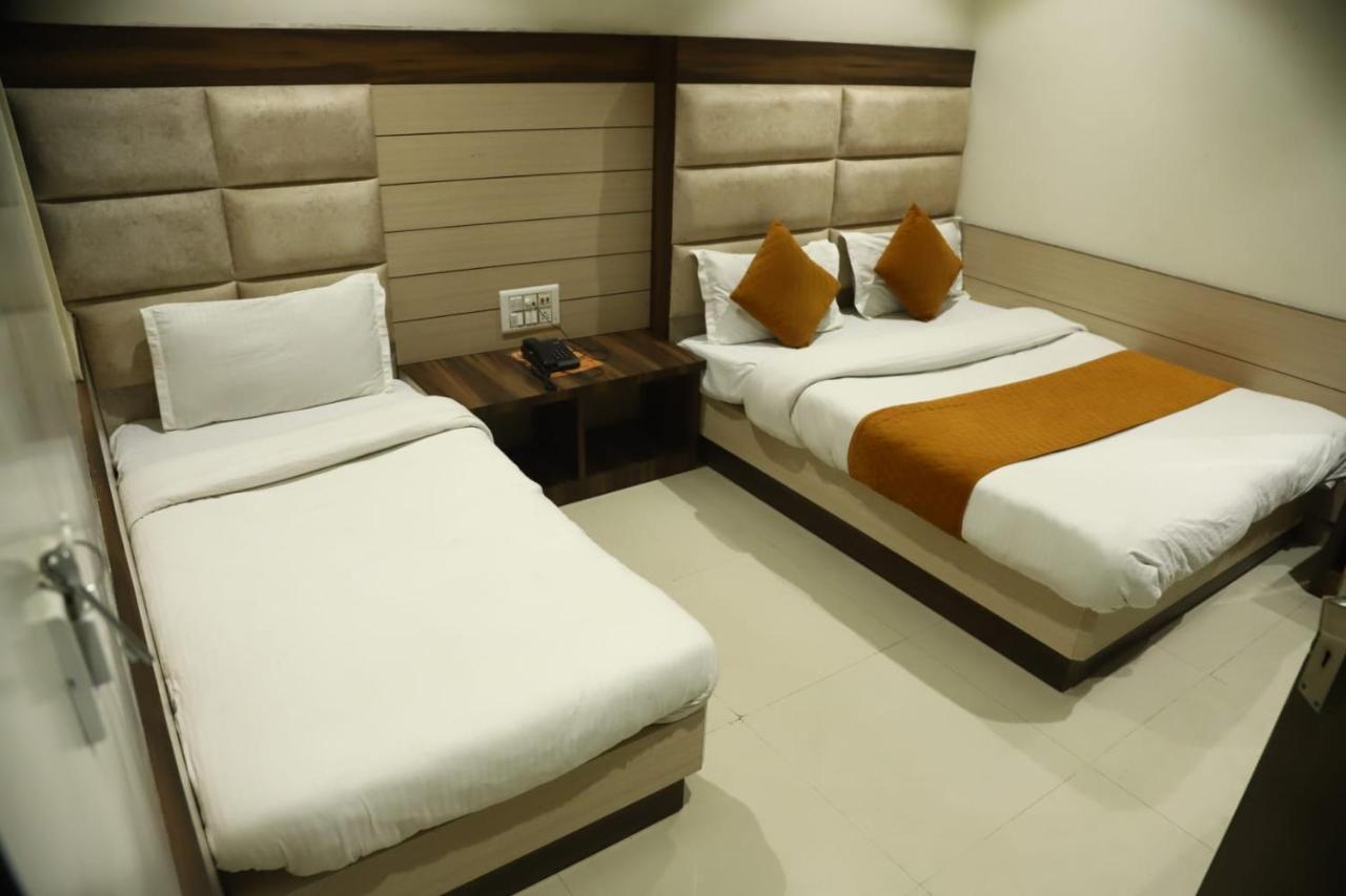 Hotel Malhotra Inn 50 Meter From Golden Temple アムリトサル エクステリア 写真