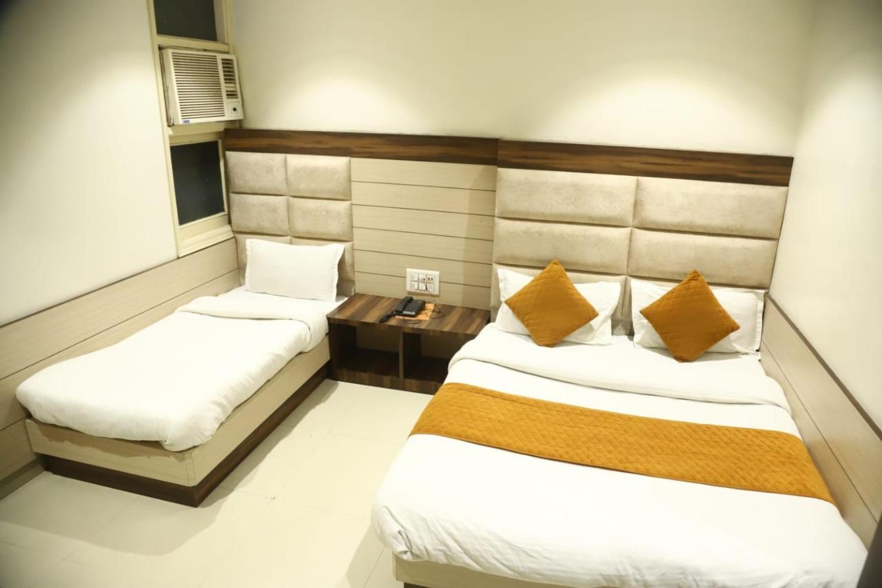 Hotel Malhotra Inn 50 Meter From Golden Temple アムリトサル エクステリア 写真