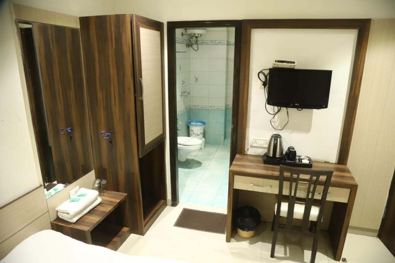 Hotel Malhotra Inn 50 Meter From Golden Temple アムリトサル エクステリア 写真