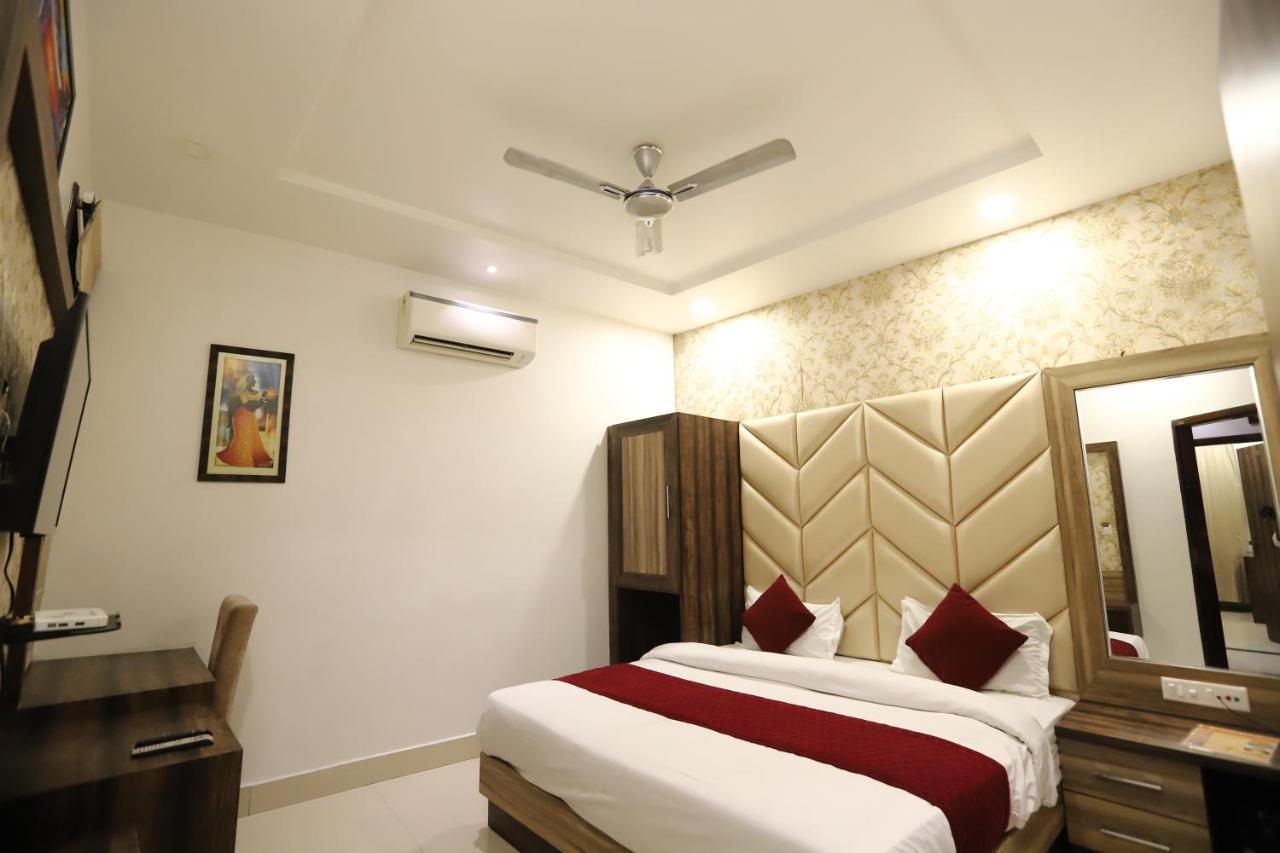 Hotel Malhotra Inn 50 Meter From Golden Temple アムリトサル エクステリア 写真