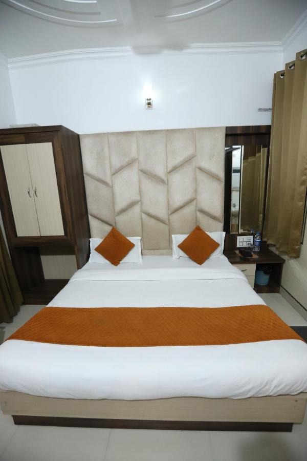 Hotel Malhotra Inn 50 Meter From Golden Temple アムリトサル エクステリア 写真