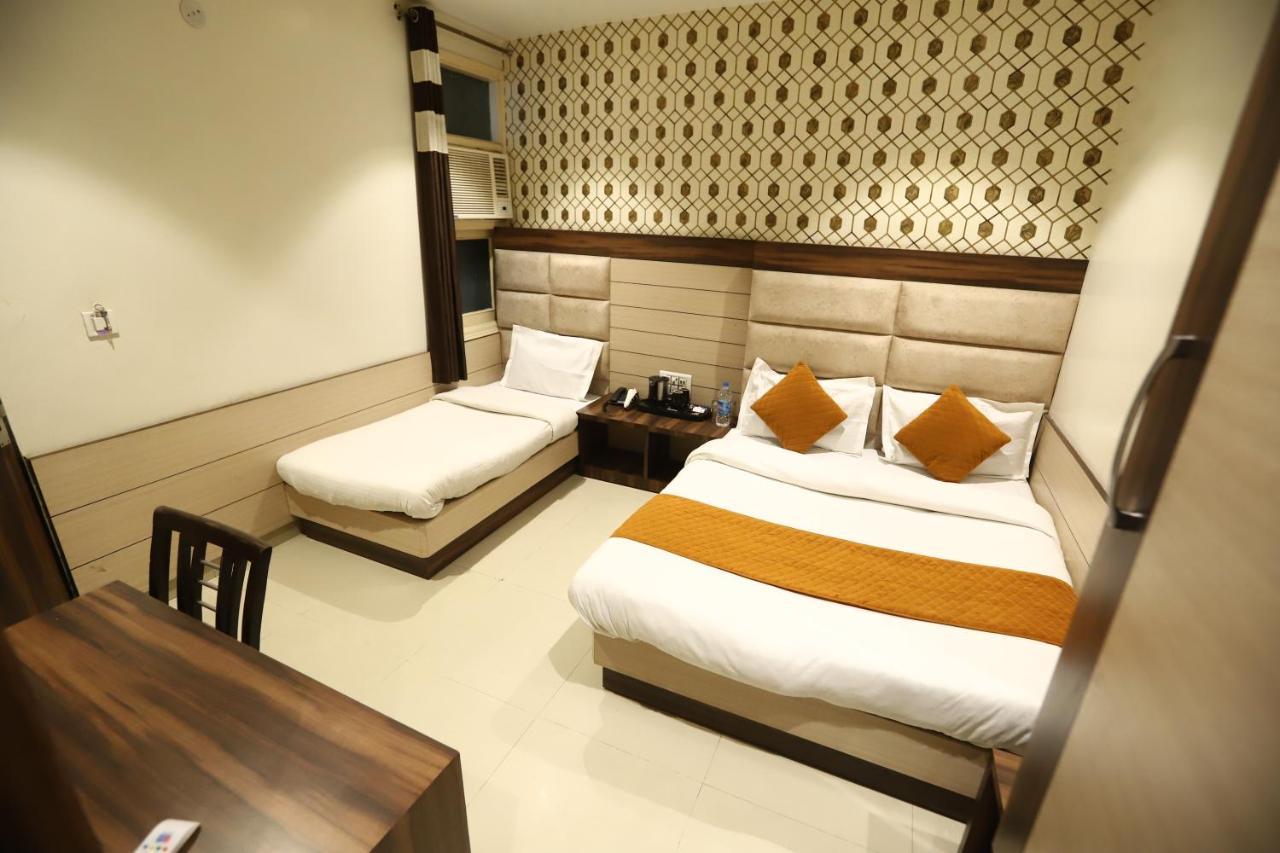 Hotel Malhotra Inn 50 Meter From Golden Temple アムリトサル エクステリア 写真