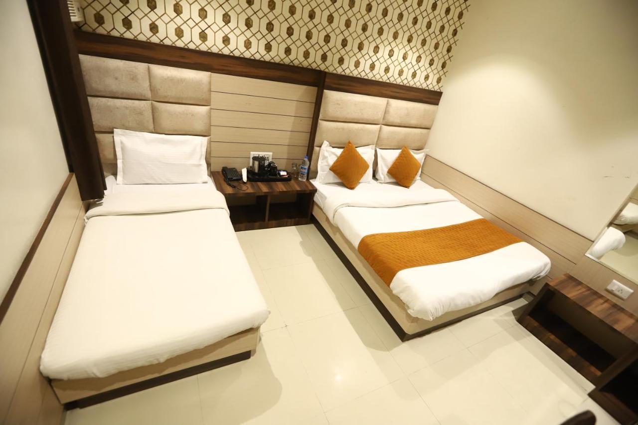 Hotel Malhotra Inn 50 Meter From Golden Temple アムリトサル エクステリア 写真