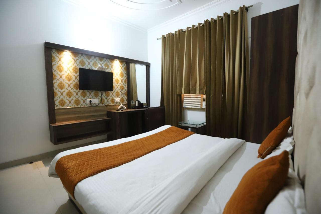 Hotel Malhotra Inn 50 Meter From Golden Temple アムリトサル エクステリア 写真