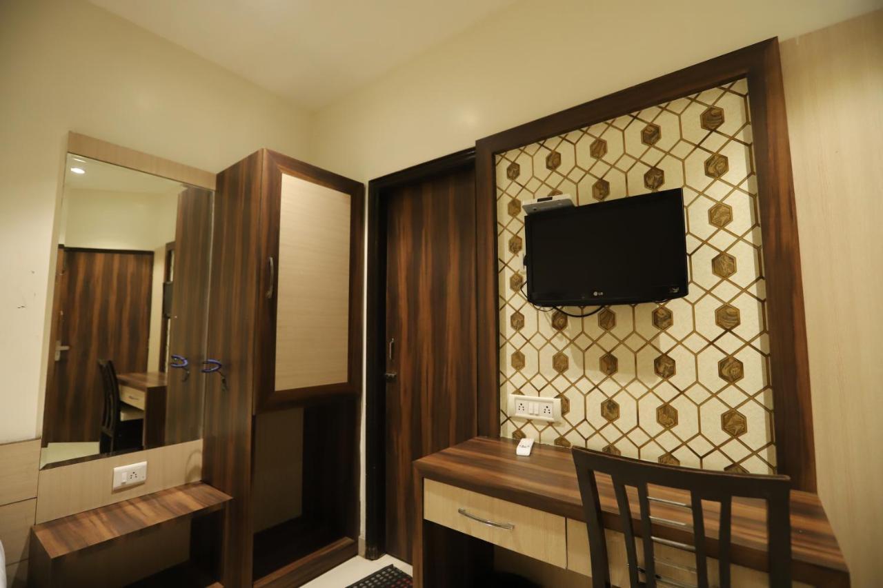 Hotel Malhotra Inn 50 Meter From Golden Temple アムリトサル エクステリア 写真