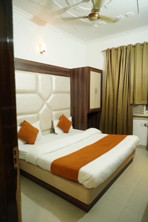 Hotel Malhotra Inn 50 Meter From Golden Temple アムリトサル エクステリア 写真