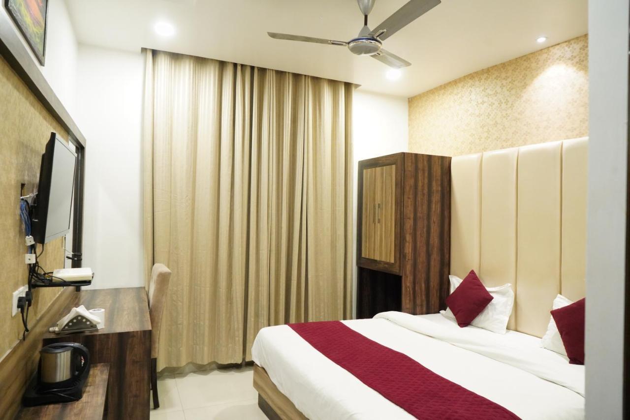 Hotel Malhotra Inn 50 Meter From Golden Temple アムリトサル エクステリア 写真