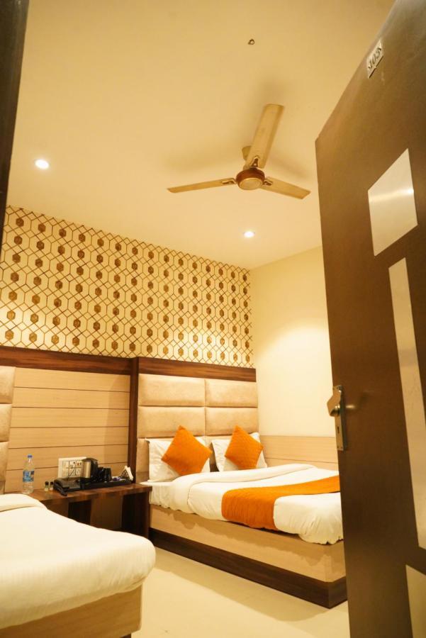 Hotel Malhotra Inn 50 Meter From Golden Temple アムリトサル エクステリア 写真