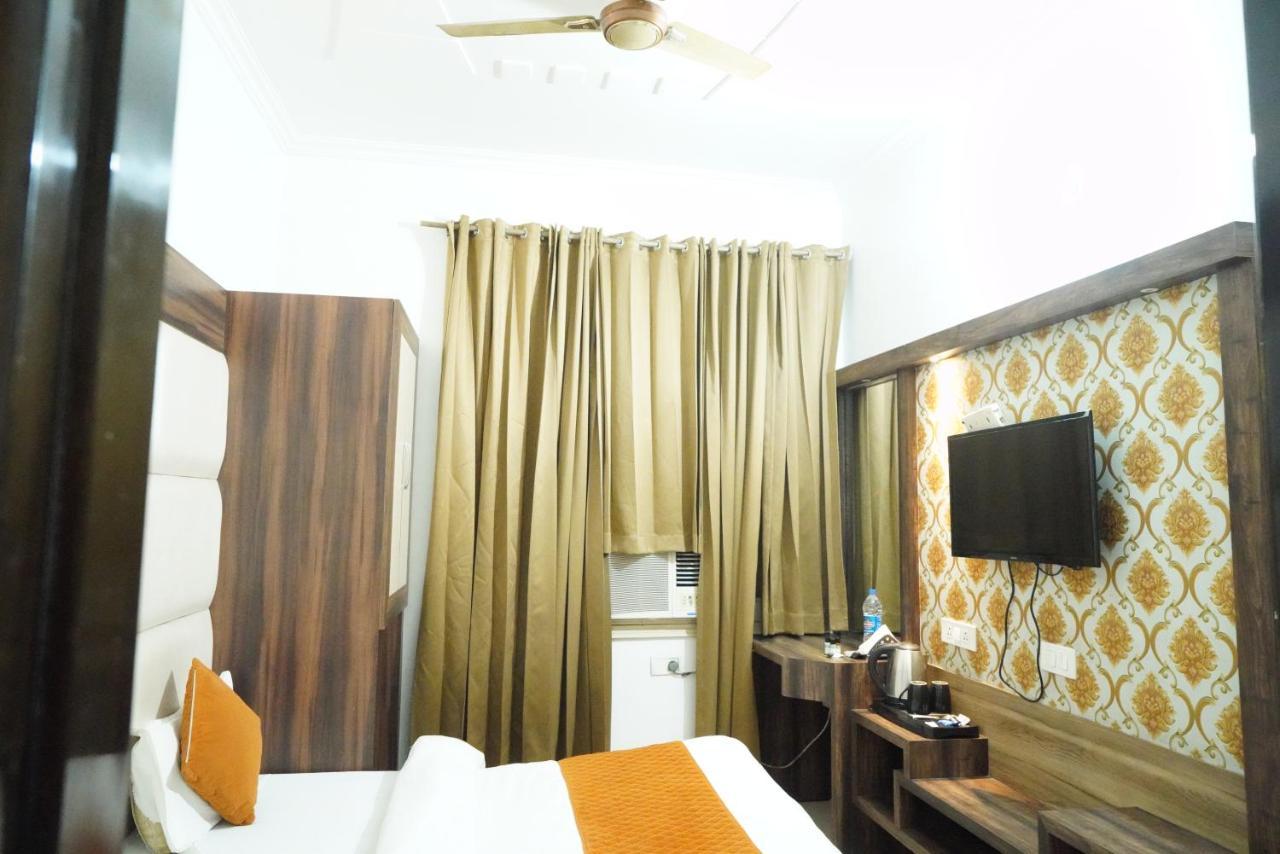 Hotel Malhotra Inn 50 Meter From Golden Temple アムリトサル エクステリア 写真