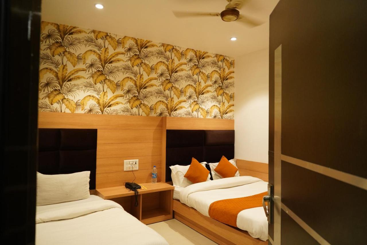 Hotel Malhotra Inn 50 Meter From Golden Temple アムリトサル エクステリア 写真