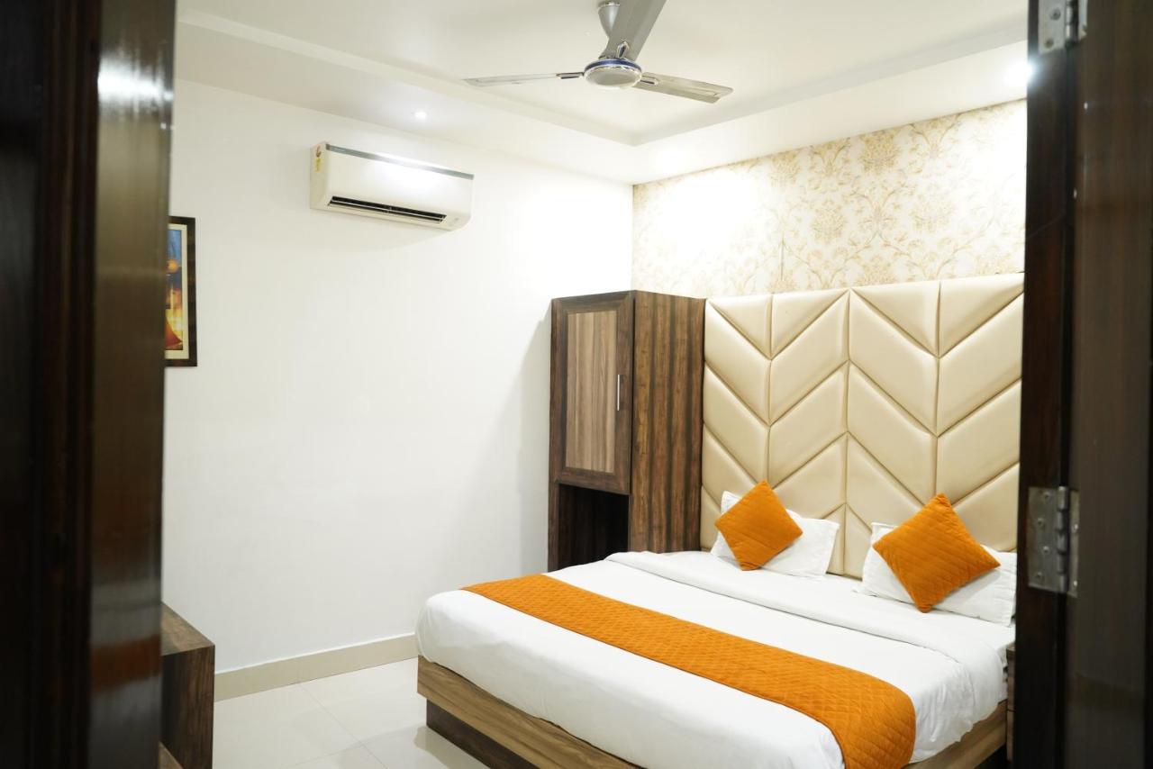 Hotel Malhotra Inn 50 Meter From Golden Temple アムリトサル エクステリア 写真