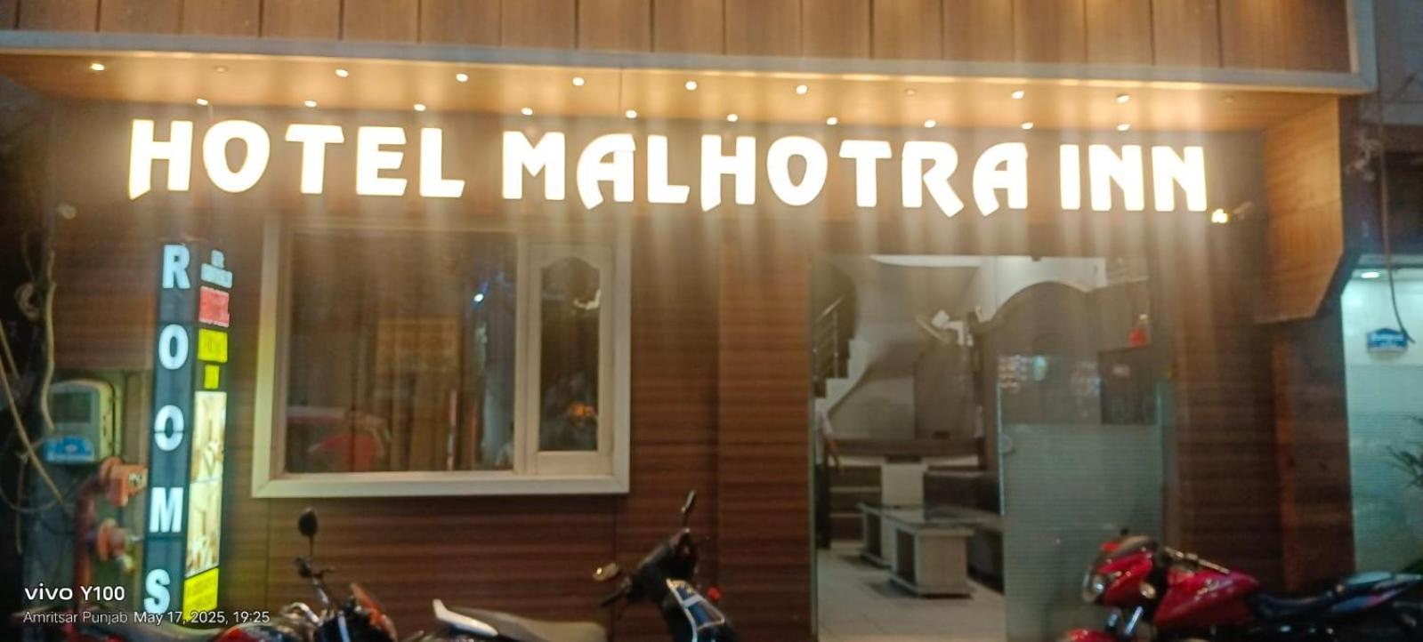 Hotel Malhotra Inn 50 Meter From Golden Temple アムリトサル エクステリア 写真