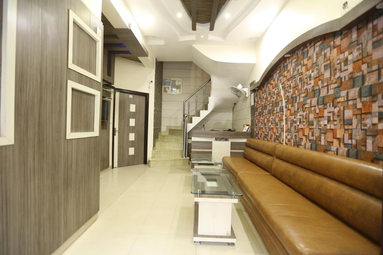 Hotel Malhotra Inn 50 Meter From Golden Temple アムリトサル エクステリア 写真