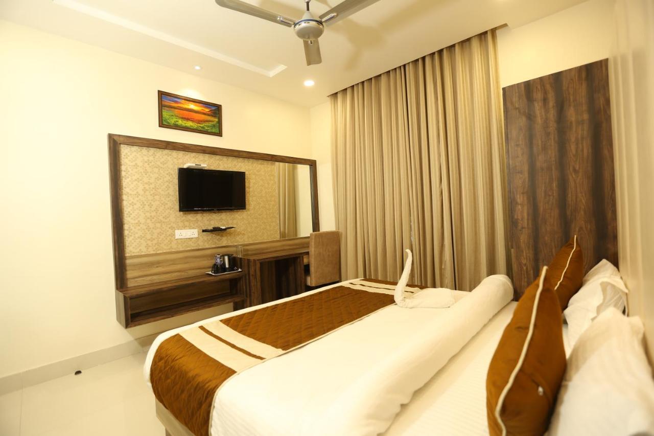 Hotel Malhotra Inn 50 Meter From Golden Temple アムリトサル エクステリア 写真